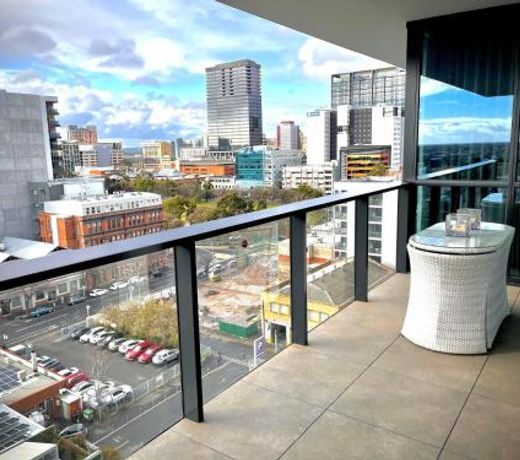 Enjoy a little Luxury in Adelaide CBD - Perfect!
