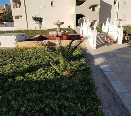 Casa Baja naturista con patio en primera linea!