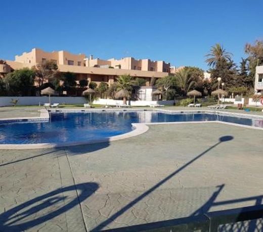 Casa Baja naturista con patio en primera linea!