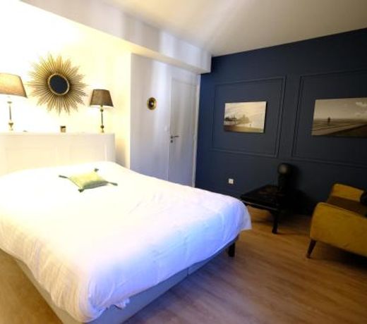 Le Floreal, great quiet appt in very town center