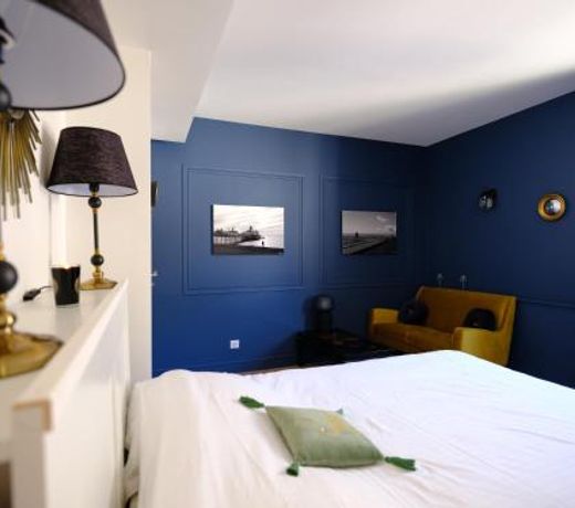 Le Floreal, great quiet appt in very town center