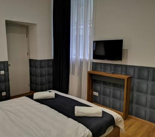 3 Rooms Hotel