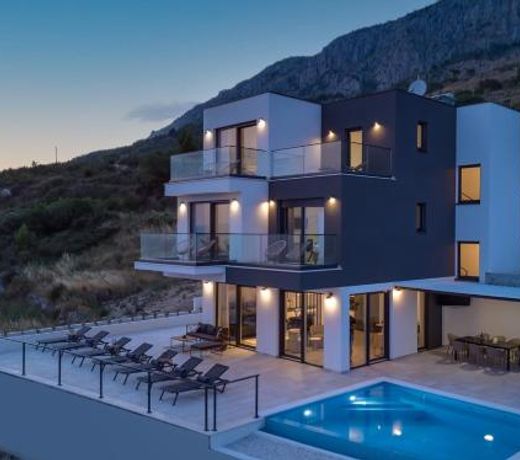 Seaview Villa Marila with a private pool with hydromassage, 3 en suite bedrooms, 1km from beach