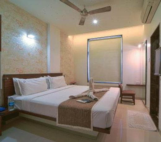 Sri Sri Executive Lodging & Hotel, Kolhapur