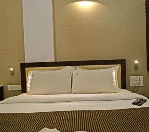 Sri Sri Executive Lodging & Hotel, Kolhapur