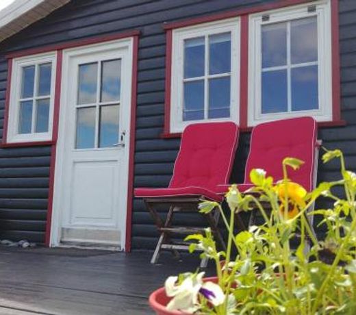 Cosy Cottage-Ãlfabakki-with hot tub