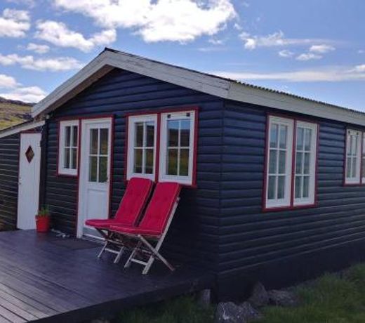 Cosy Cottage-Ãlfabakki-with hot tub