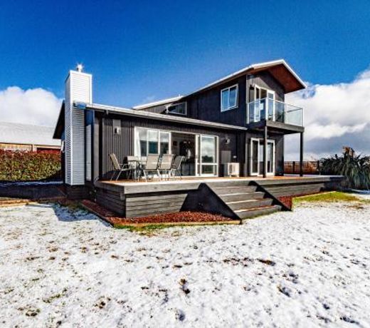 Sunshine and Snow Lodge - Ohakune Holiday Home