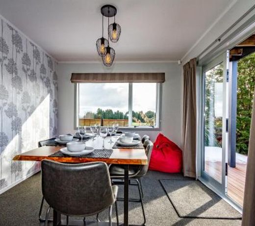 Sunshine and Snow Lodge - Ohakune Holiday Home