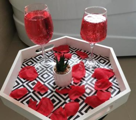 IaÈi Jacuzzi Apartment H