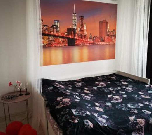 IaÈi Jacuzzi Apartment H