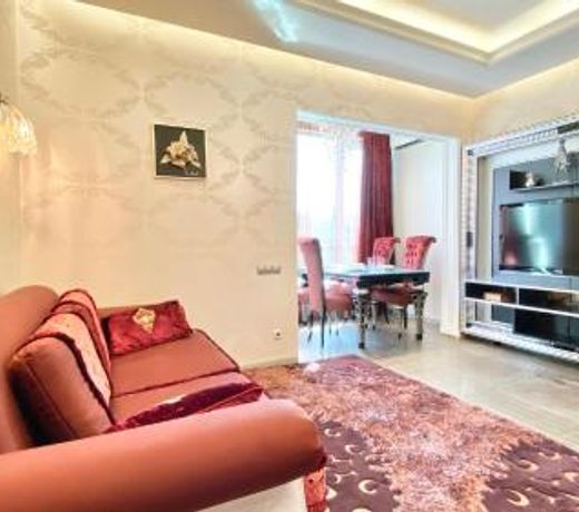 Rokoko, Penthouses in Millenium Tower