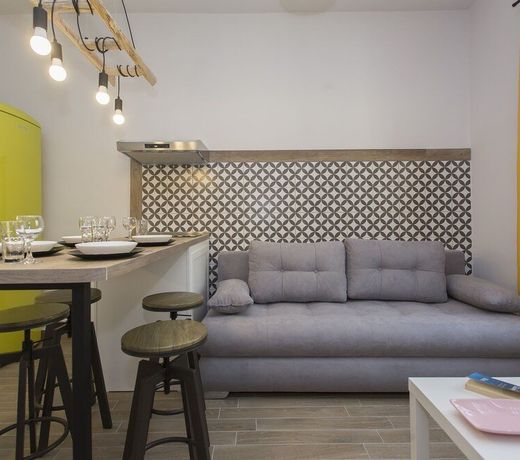 Sunny and Modern 1BDR Apartment in the Center