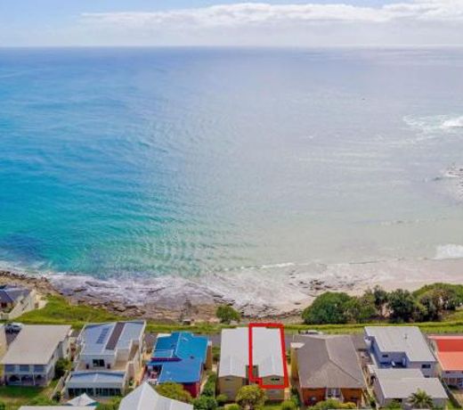 Avalon 4 - right across the road from convent beach - uninterrupted views