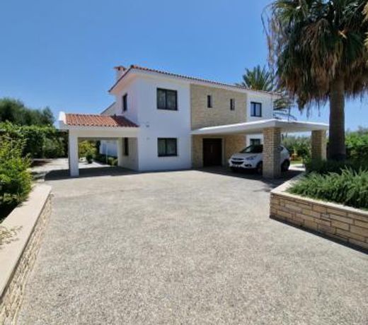 Luxury 6 bedrooms villa in Cyprus