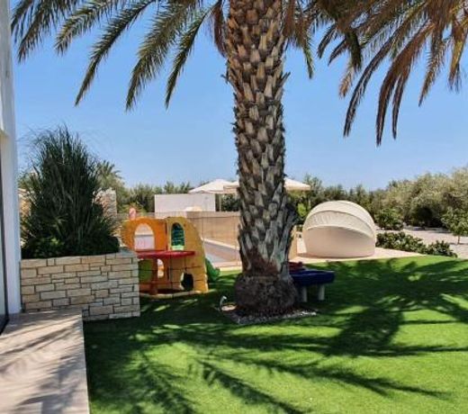 Luxury 6 bedrooms villa in Cyprus