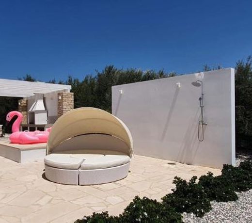 Luxury 6 bedrooms villa in Cyprus