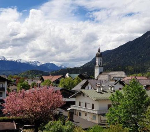 Bunter Hirsch Ferienwohnung im Garmischer Zentrum