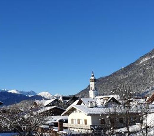 Bunter Hirsch Ferienwohnung im Garmischer Zentrum