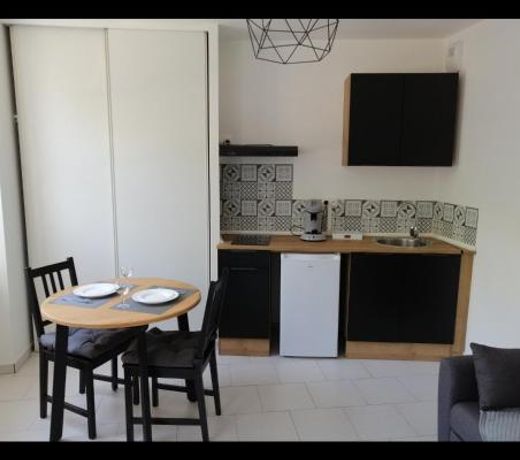 T2 B and Wood "Cottage de Moissac"