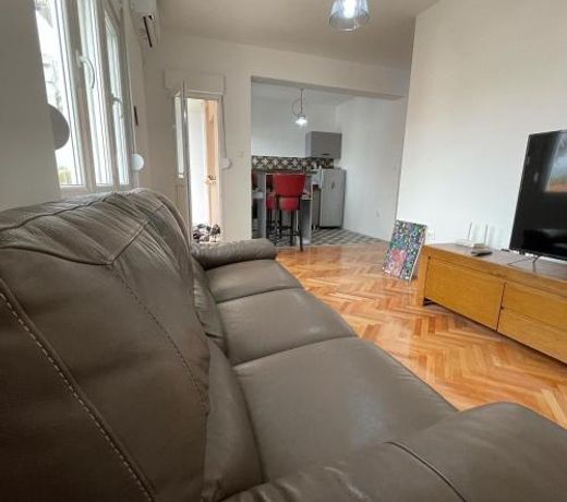 Lovely 1-bedroom condo with 2-patios and parking