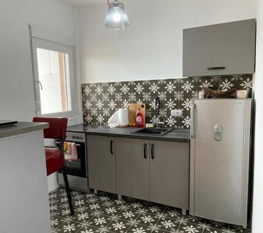 Lovely 1-bedroom condo with 2-patios and parking