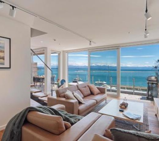 Penthouse 37 - Nelson Waterfront Apartment