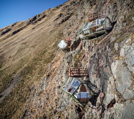 Vertical Sky Luxury Suites