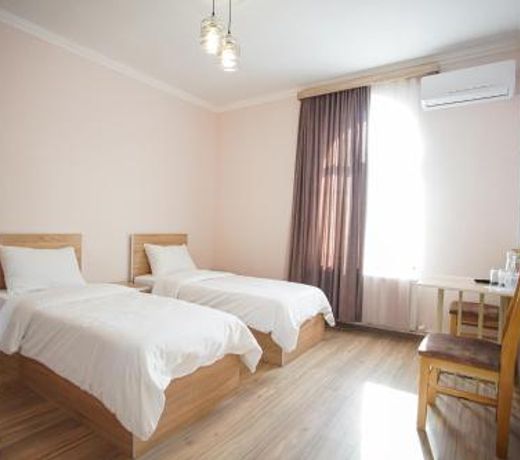 DECCA Hotel