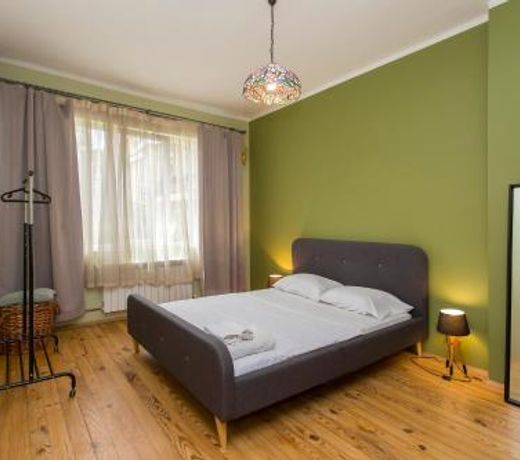 Colorful 2BDR Apartment in the City Center
