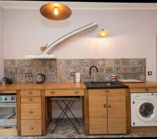 Colorful 2BDR Apartment in the City Center