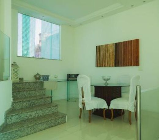 Casa ampla com área de lazer na praia em Ilhéus