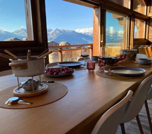 Duplex Spa Access in front of skislope by Jolidi