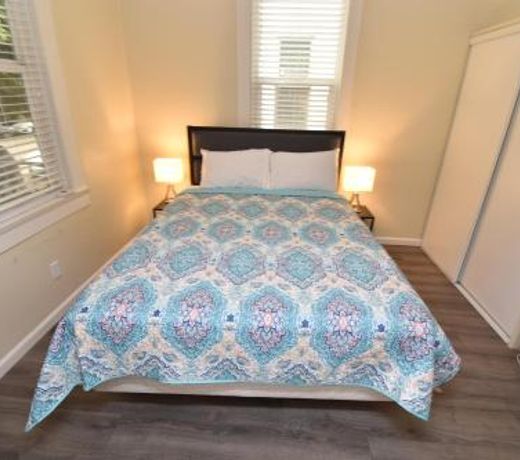 Unique House in Downtown, 3 Bedrooms, Free Parking (515)