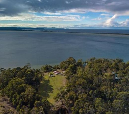 Peaceful & tucked away Wylah Cottage in Simpsons Bay on Bruny Island