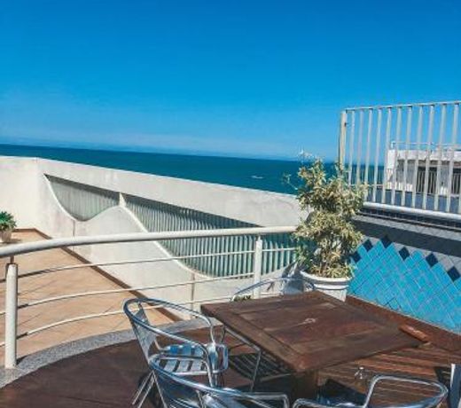 Studio com vista para o mar no centro de Guarapari com Wifi