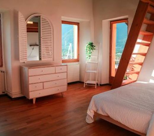 Wisteria House - Holiday Apartment