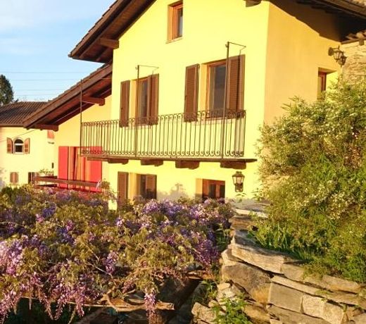 Wisteria House - Holiday Apartment