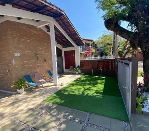 casa em Ubatuba Ã  100 metros da praia