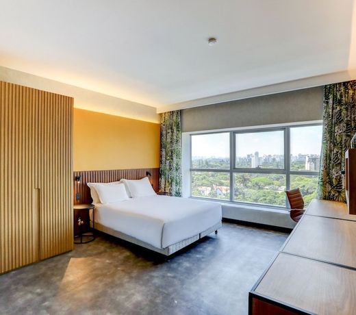 Hilton Garden Inn RebouÃ§as