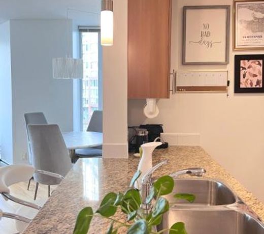 Lovely one-bedroom apartment with swiming pool, hot-tube and gym in central location