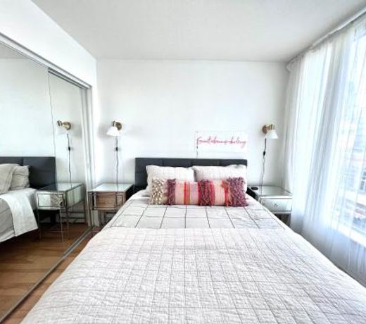 Lovely one-bedroom apartment with swiming pool, hot-tube and gym in central location