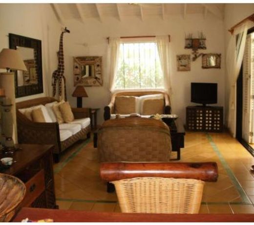 Charming Caribbean style villa near superb beach