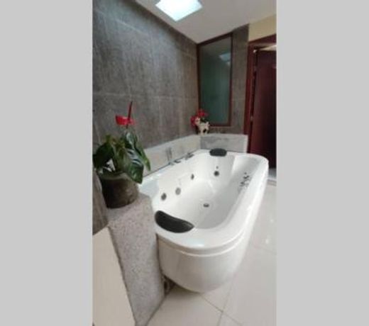 TURI Suite con Jacuzzi, centro de la ciudad