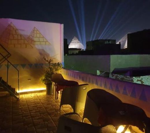 Jana Pyramids view inn