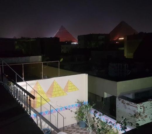 Jana Pyramids view inn