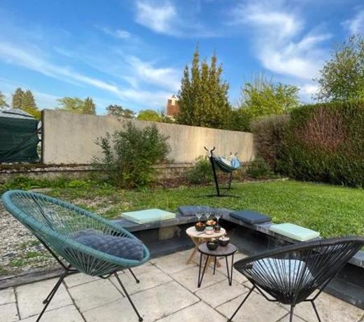 Charmante maison bourguignonne avec grand jardin et parking