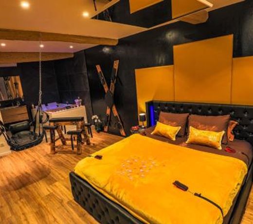 La loveroom bdsm grassoise "La chambre des desirs"
