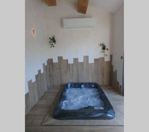 Un petit coin de Bali avec SPA et piscine prives