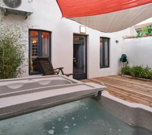 Melina - jacuzzi - maison avec cour climatisee proche cite medieval
